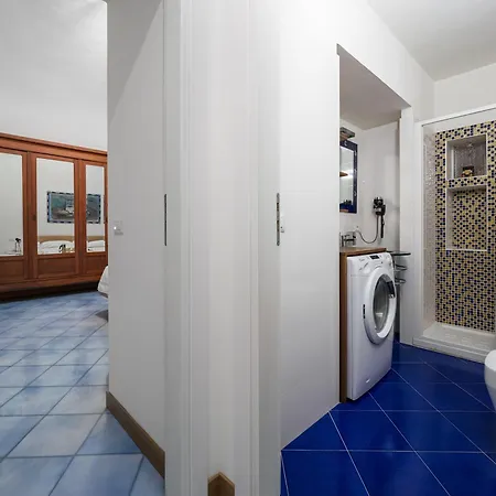De Vivo Realty - Ficus Daire *